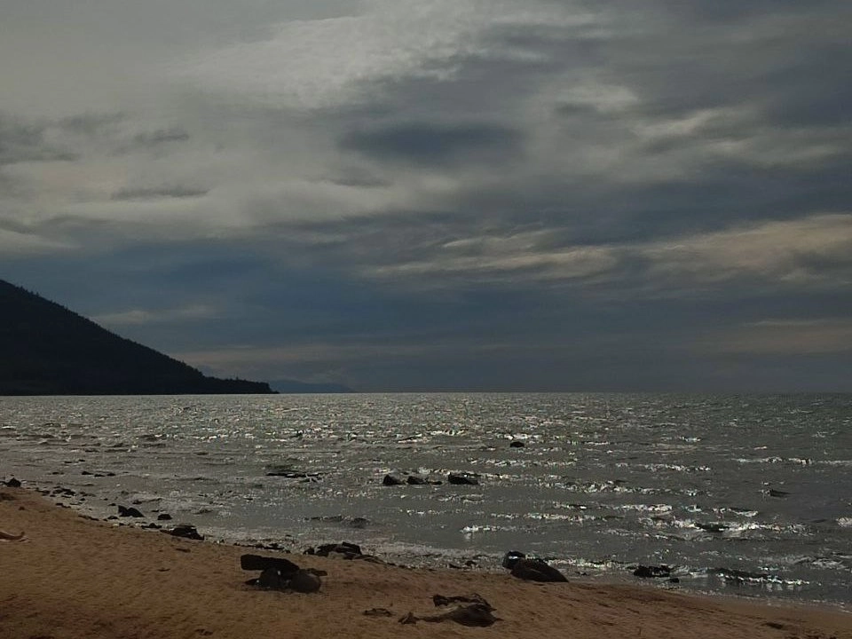 Берега Байкала очищают от свалок