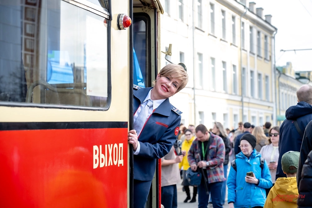 Елена Сергеевна считает, что водить трамвай - ее призвание.