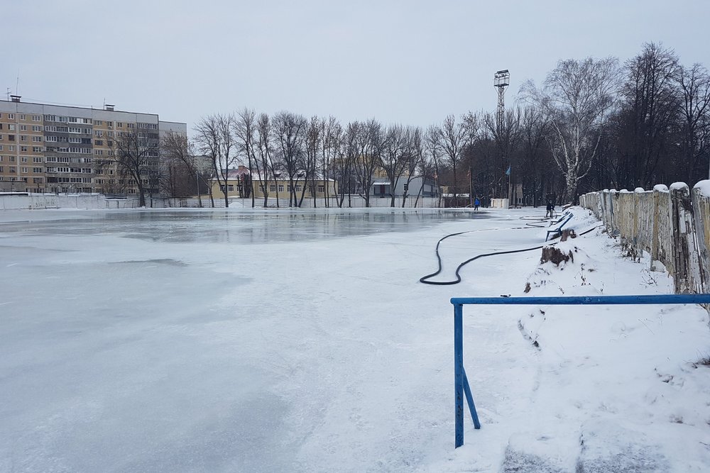 Каток рязань. Каток в Кургане стадион Локомотив. Стадион Локомотив Рязань каток. Стадион Локомотив Пермь каток. Каток на стадионе Рязань.