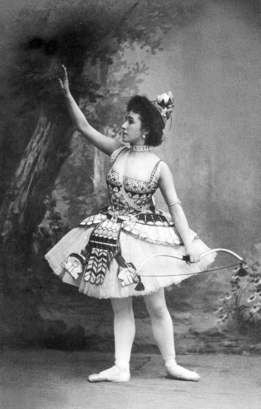 В 1892 году отношения между балериной и наследником бурно развивались. 