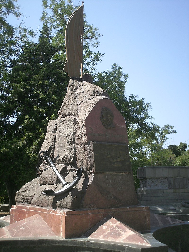 Памятник на могиле П. П. Шмидта на кладбище коммунаров в Севастополе.