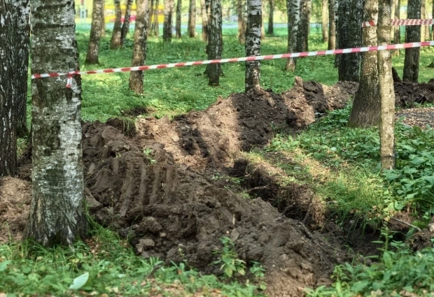 Непонятно, что будут делать с разрытой землей.