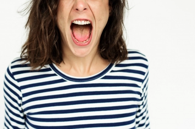 Ребёнок привык жить в постоянном страхе. 