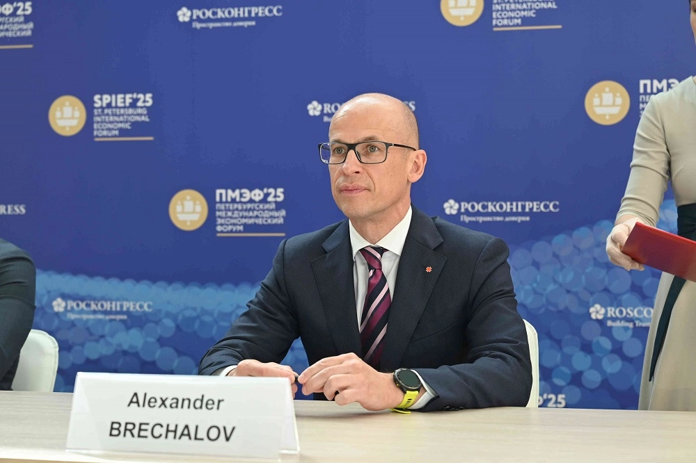 региона Александр Бречалов. Он провёл несколько стратегических встреч и переговоров, нацеленных на социально-экономическое развитие республики и расширение её промышленного потенциала.