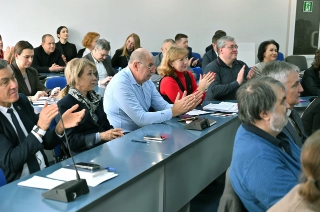 Заседание учёного совета вуза.