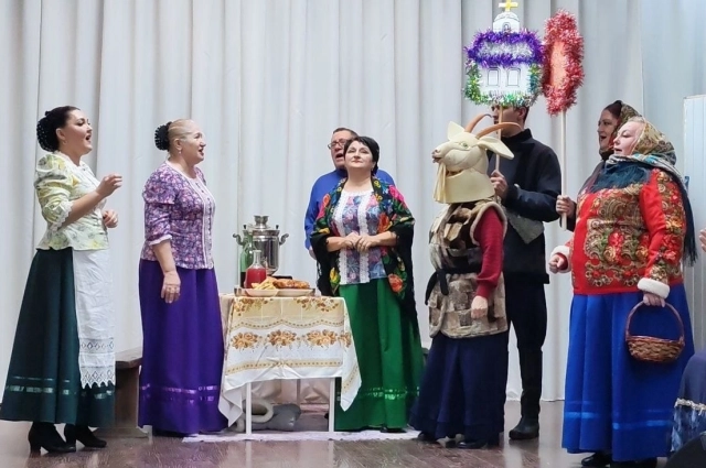 В представление на новоселье включили святочные мотивы.