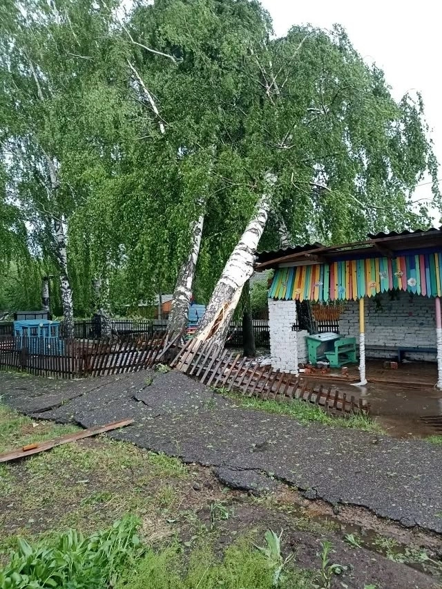 Урган повредил детский сад.
