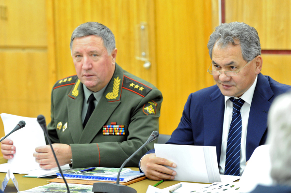 Владимир Чиркин и Сергей Шойгу на совещании, 18 сентября 2013 года