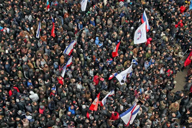 Митинг у здания Верховного Совета Крыма в Симферополе