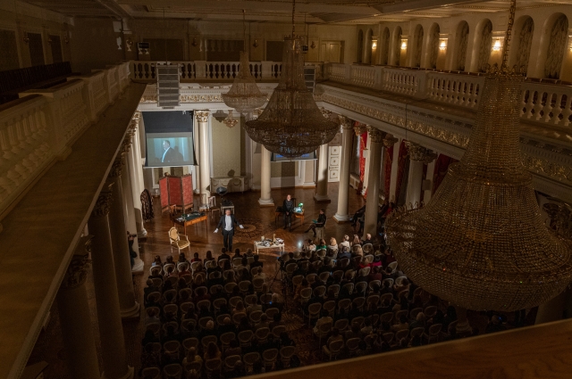 Постанвку показали в том самом зале Казанской ратуши, где выступал Шаляпин. 