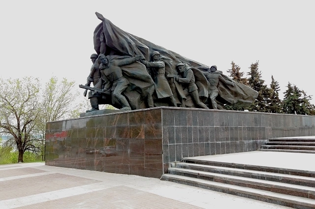 Скульптурная группа 