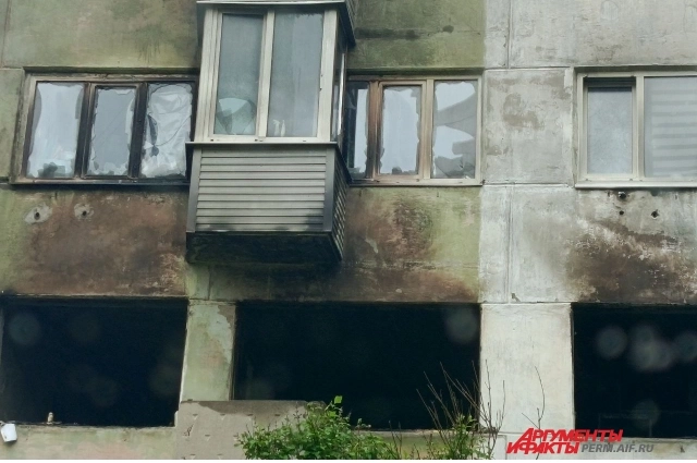 Пострадали и соседние квартиры.