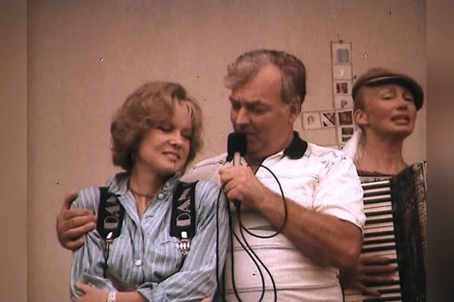 В роли массовика-затейника.