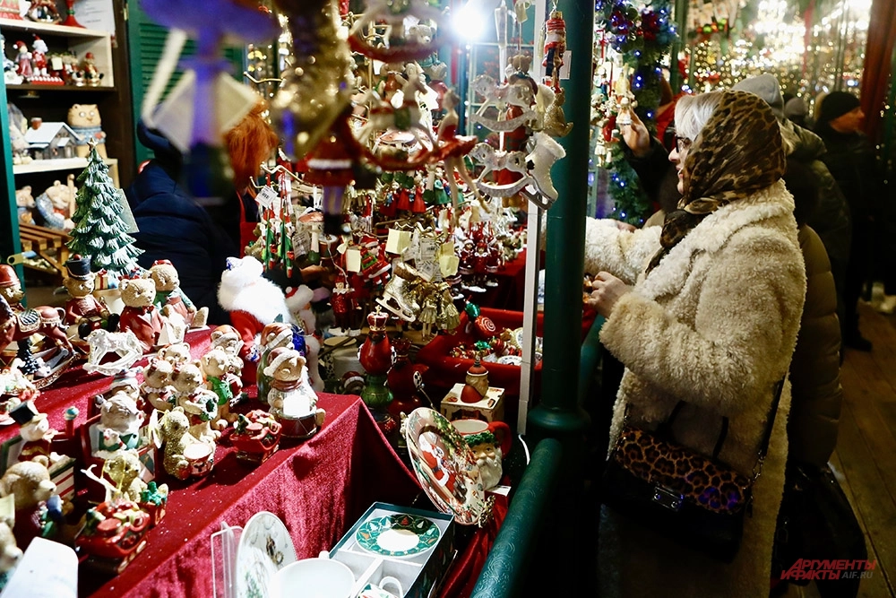 Здесь гости попадут в «город ёлочных игрушек», где главные арт-объекты – винтажные ватные фигурки начала XX века.
