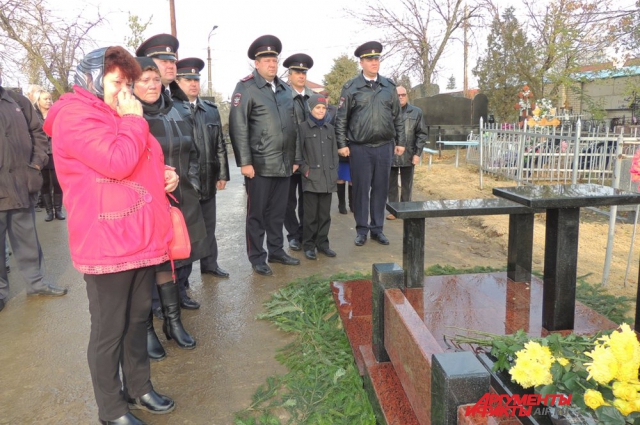Память Дмитрия Маковкина пришли почтить родственники и сослуживцы.