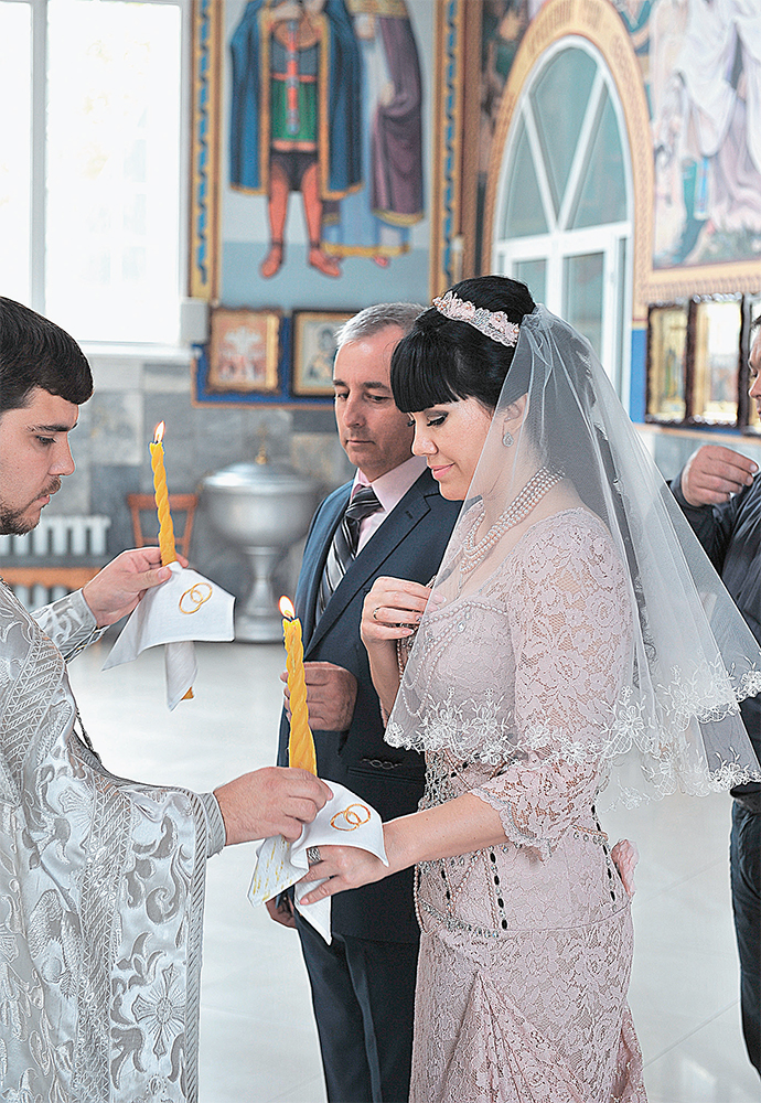 Фёдор и Елена венчались в 2013 г. в храме Архангела Михаила в Крымске.