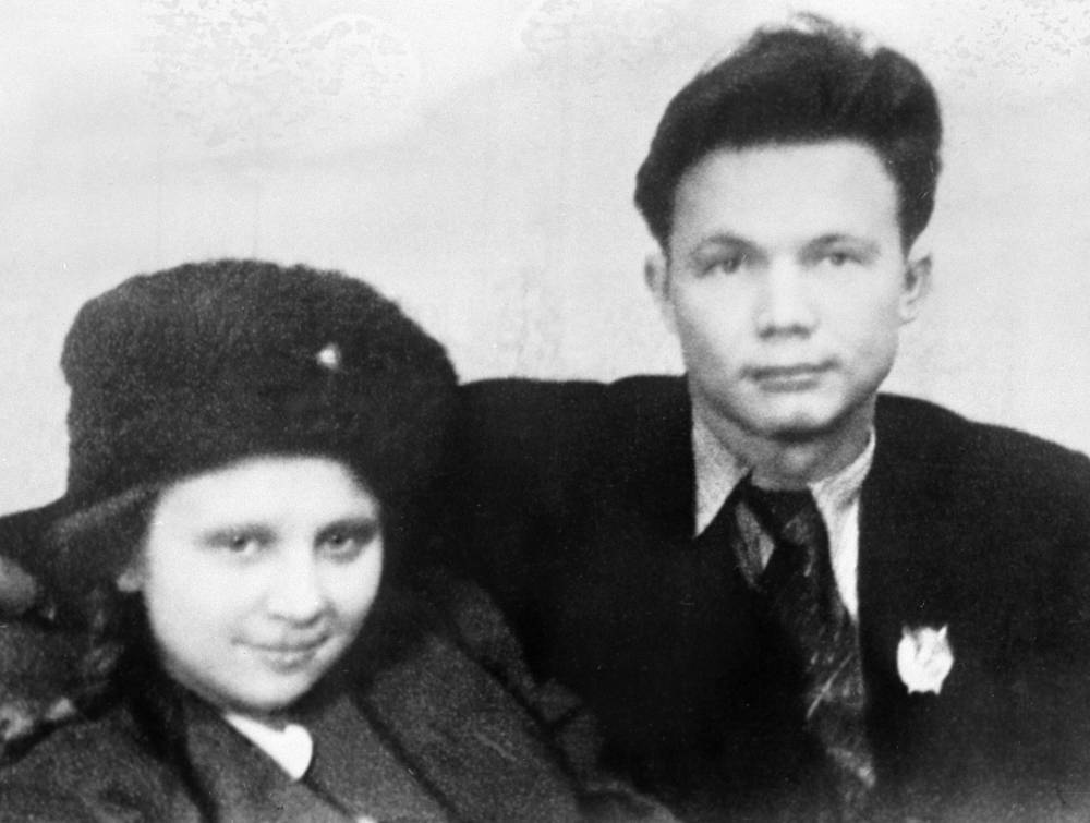 Леонид и Рада Хрущевы - дети Никиты Сергеевича Хрущева, 1942 год.
