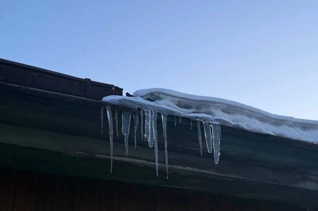 12 декабря стоит убрать снег с крыши или сосульки, если это есть.
