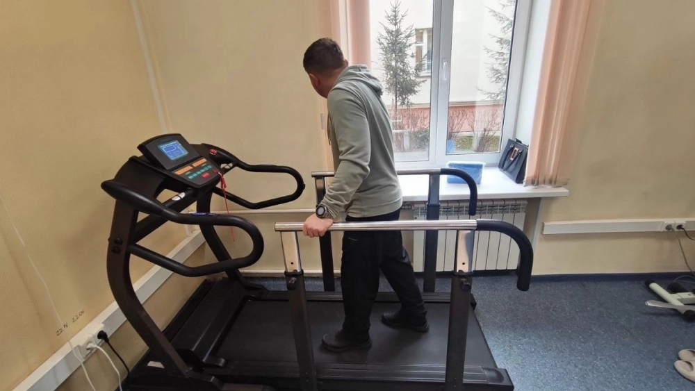 Участник СВО Артём проходит реабилитацию после ранения.