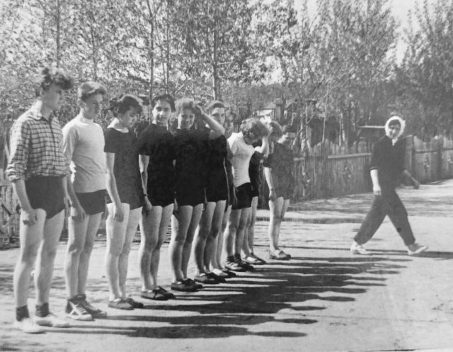 После техникума тренер работала учителем физкультуры в Назарове.