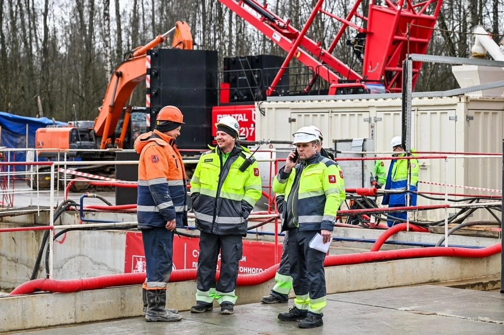 Общая протяженность нового отрезка, тянущегося вдоль Калужского шоссе от Коммунарки до Троицка, составляет 16,9 километра.