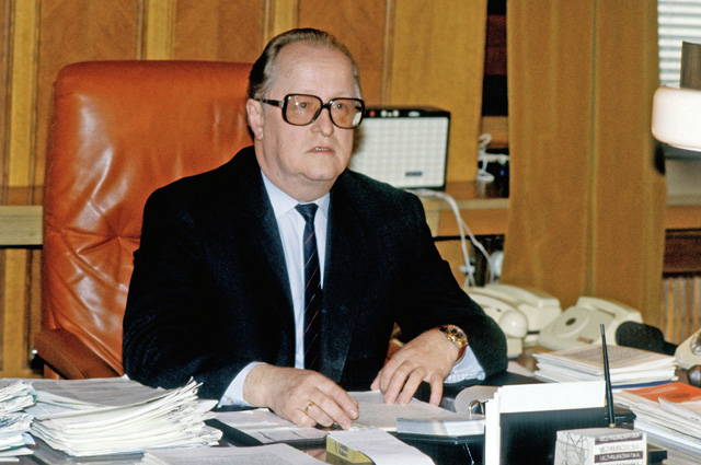 Председатель правления Госбанка СССР Виктор Владимирович Геращенко, 1991 г.