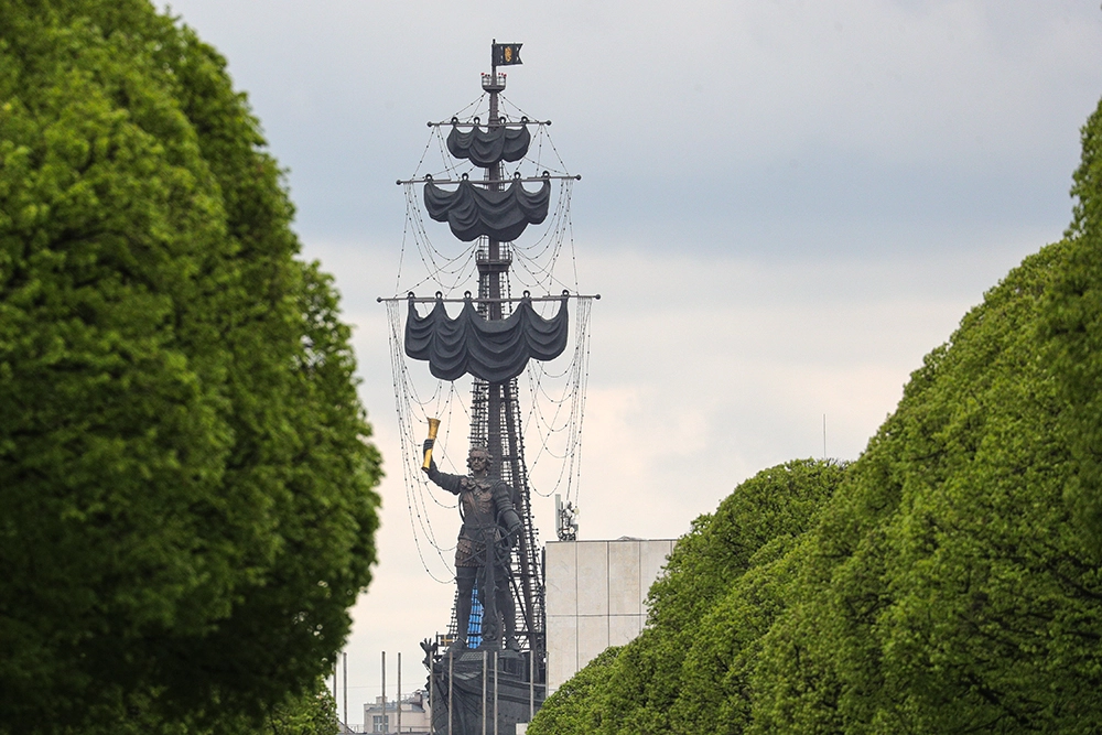 Памятник Петру первому в Москве.