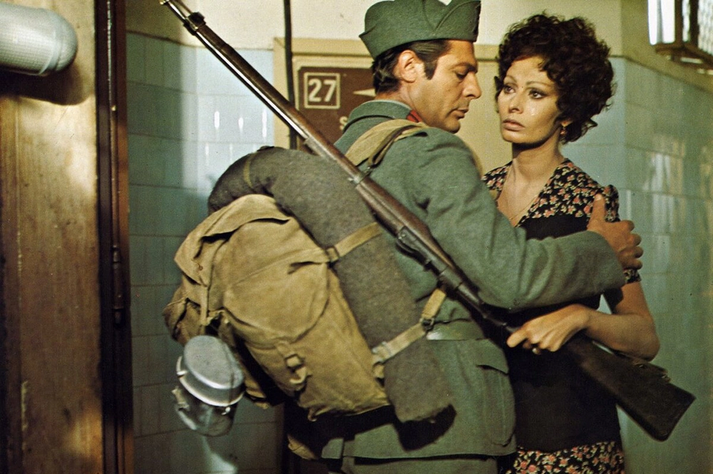 Софи Лорен и Марчелло Мастроянни. Кадри из фильма «Подсолнухи» (1970)