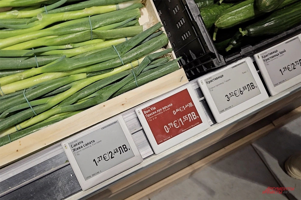 Овощи в супермаркете.