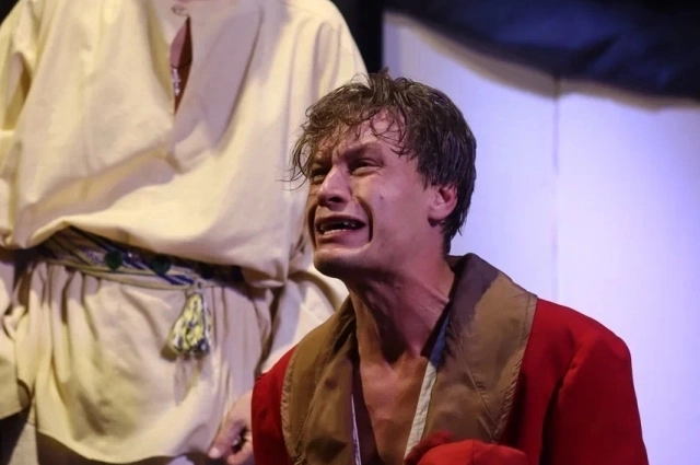 Валентин Шарава играет в авторском театре «Белая Овца»