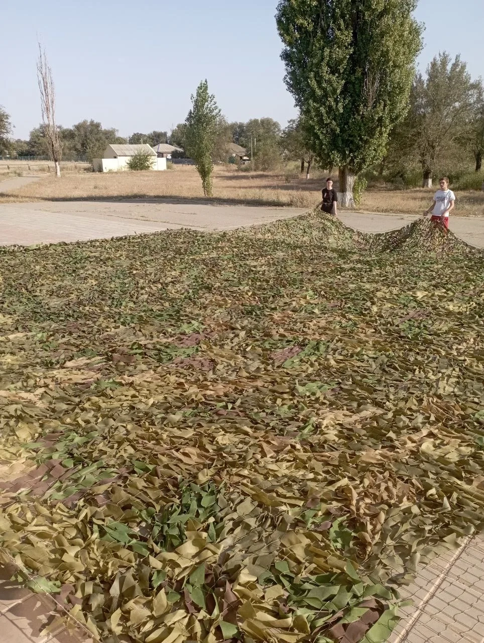 В Дербетовке волонтёры передали в зону СВО больше 570 масксетей.