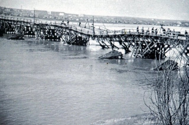 Мост, повреждённый наводнением, 1947 год.