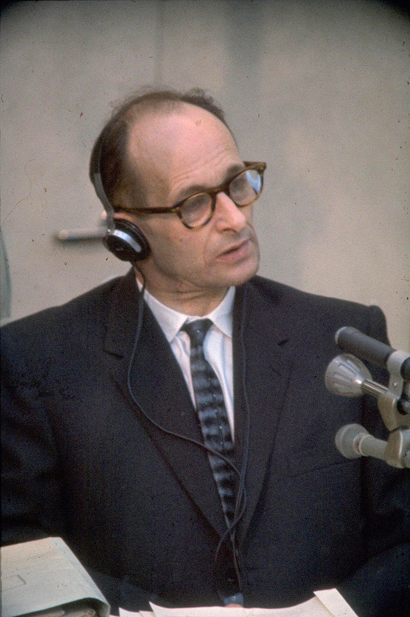 Адольф Эйхман на судебном процессе (фото 5 апреля 1961 года)