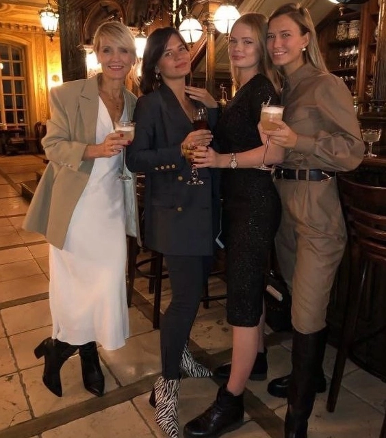 Кто здесь мама, а кто дочки?