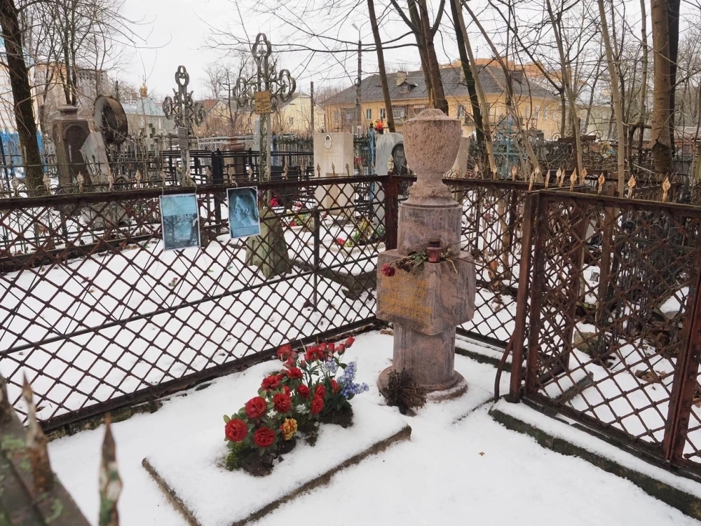 Могила декабриста на Пятницком кладбище в Калуге.