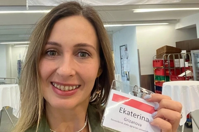 Ученая проводит множество экспериментов на насекомых. 