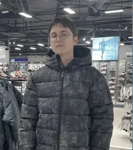  Друзья говорили, что Игорь позитивный юноша.