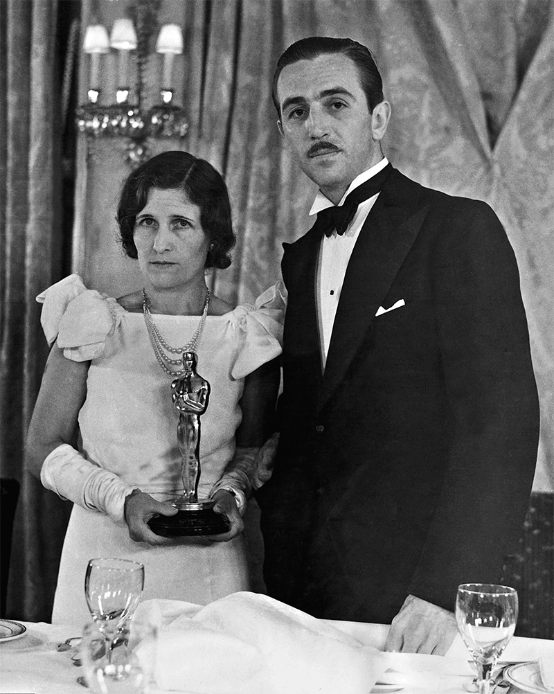 Режиссер Уолт Дисней с женой Лилиан Баундс на банкете в Академии кино в Голливуде, которой Дисней наградил Оскаром., 19.11.1932