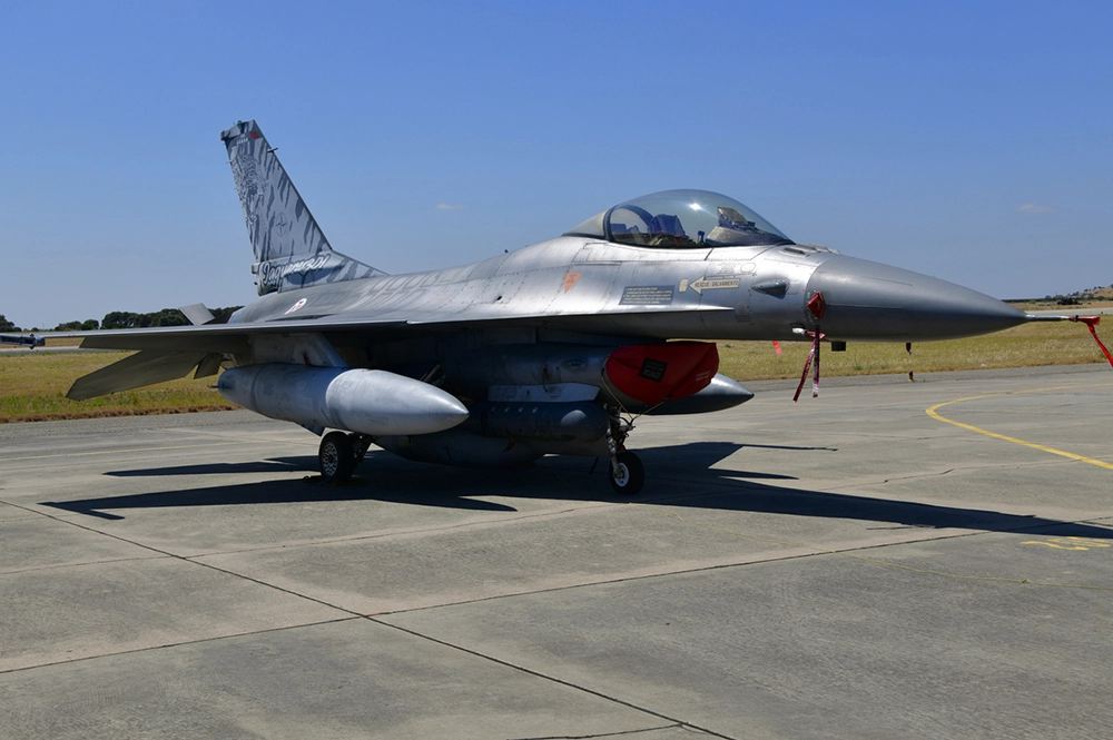 F-16