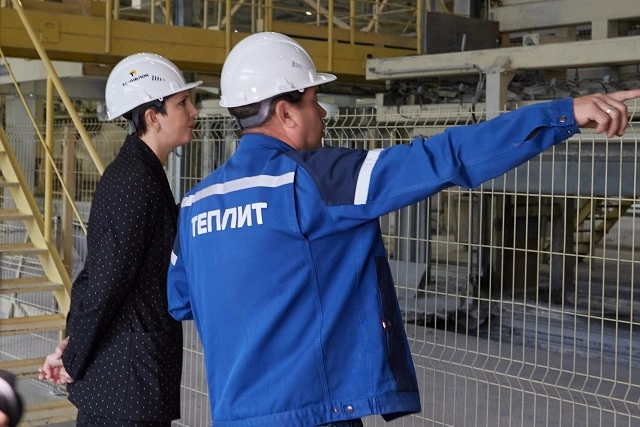 Депутат Госдумы РФ Жанна Рябцева посетила уральский завод стройматериалов