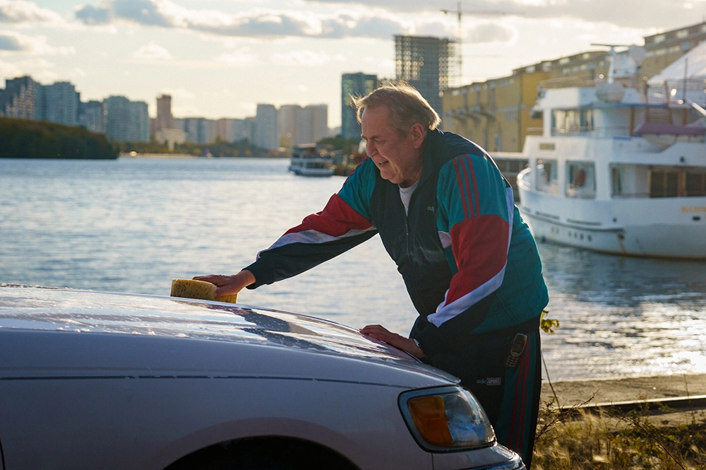 Юрий Стоянов в фильме «Дедмобиль».