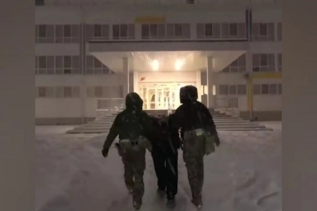 Приезжего схватили возле школы.