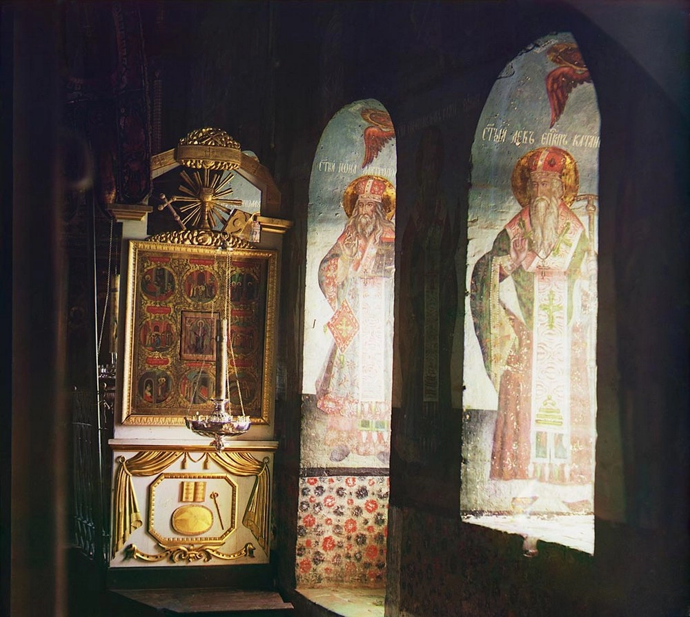 Фрески в оконных нишах и копия иконы Св. Николая Чудотворца, 1912