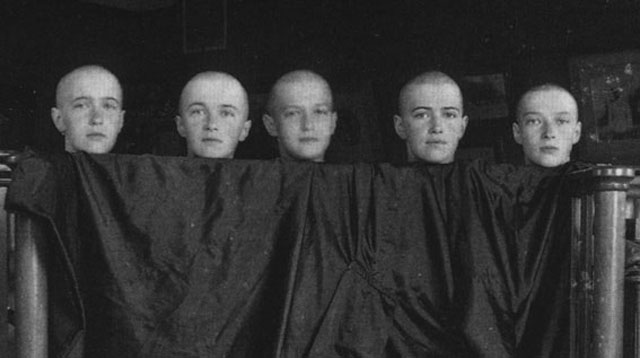 Анастасия, Ольга, Алексей, Мария и Татьяна после кори (июнь 1917)