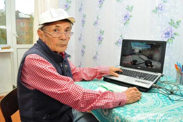 Компьютерные игры пенсионер освоил за 3 месяца.