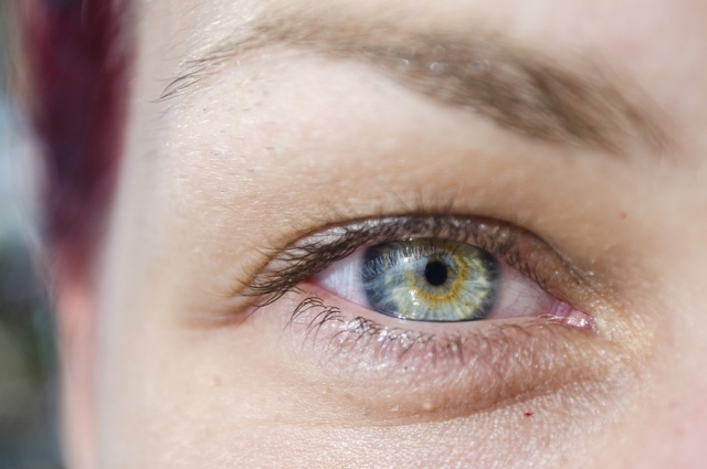 Ухудшение зрения и двоение в глазах могут быть симптомами опухоли мозга.