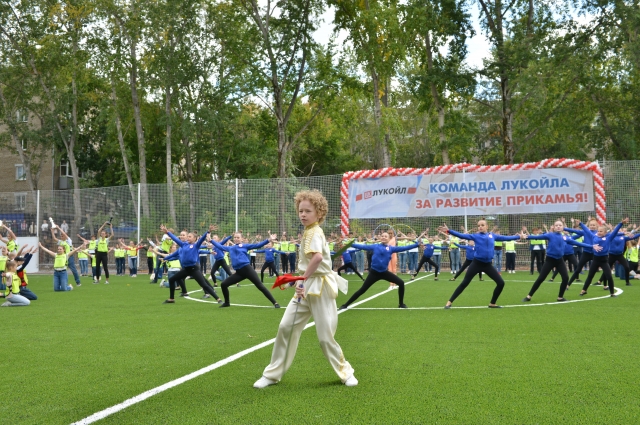 Осенью 2018 года открыли современный стадион в гимназии №1. На его строительство нефтепереработчики выделили 16,5 млн рублей. 