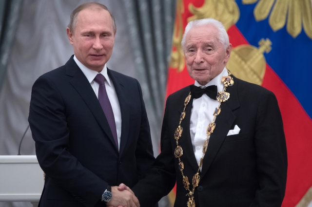 Юрий Григорович и Владимир Путин на церемонии вручения государственных наград.