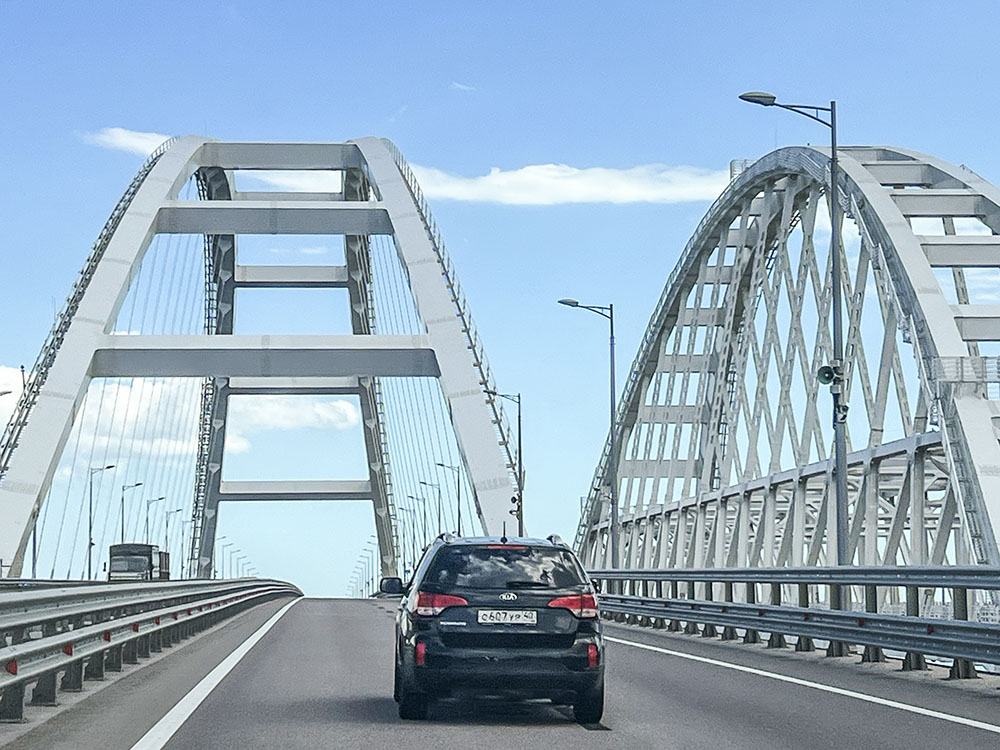 Крымский мост стал одним из главных символов Крымского полуострова.