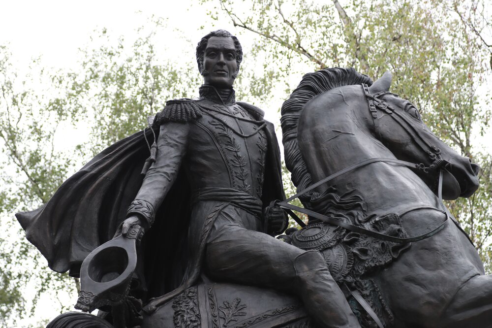 Памятник Симону Боливару в Москве.
